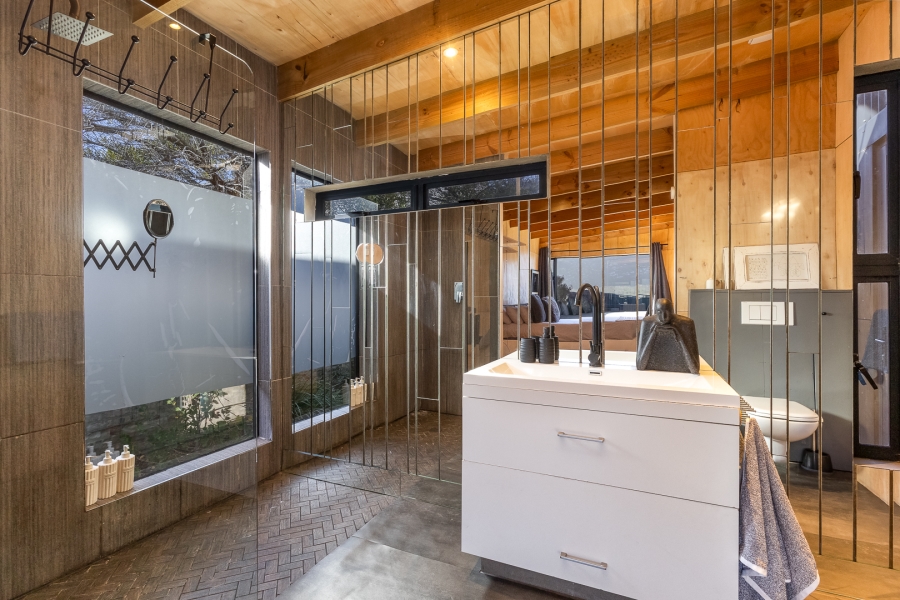 6 Bedroom Property for Sale in Pringle Bay Western Cape